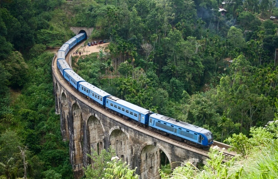9-Arch-Bridge-Train- lufthlanka tours (1)