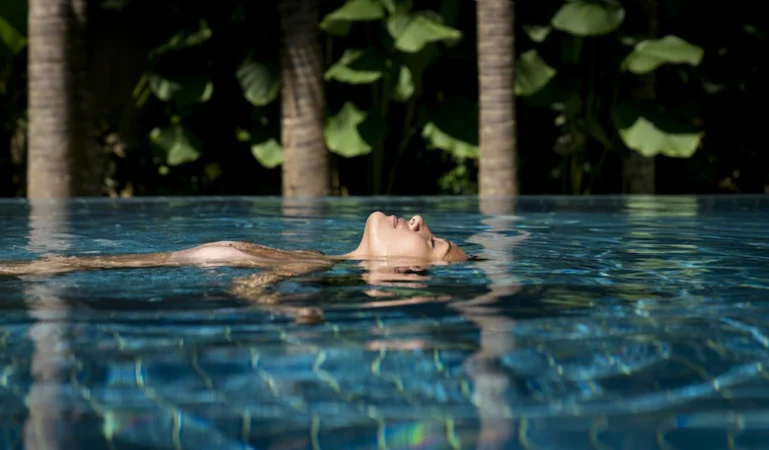 swiming pool lufthlanka tours